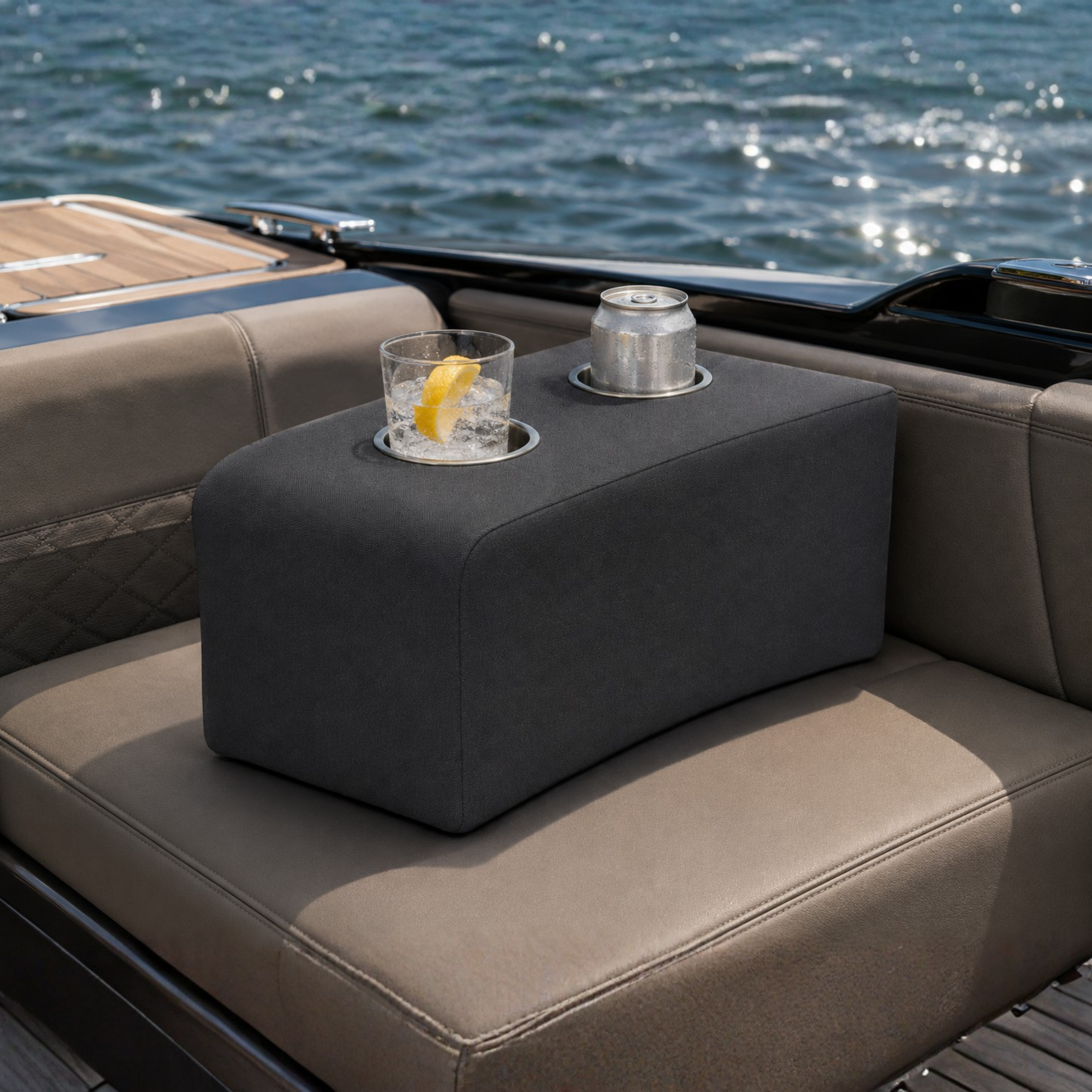 Armsteunkussen met Twee RVS Bekerhouders – Silverguard Carbon